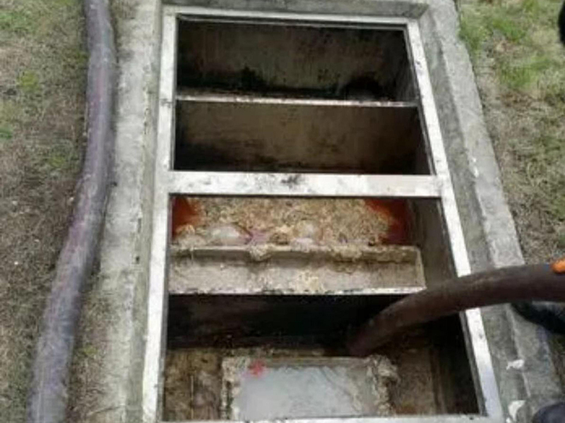 南丰镇隔油池清理